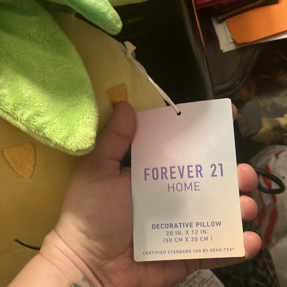 🍍Forever 21 Home super soft plush pineapple accent throw pillow NWT - Picture 5 of 6